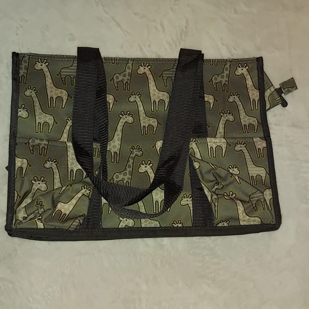 Go Go giraffe utility tote by Thirty-one